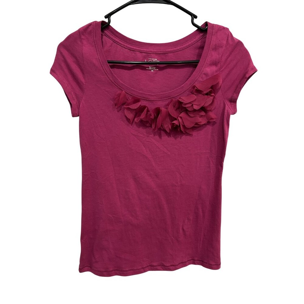 Ann Taylor Loft Tee Floral Appliqué Scoop Neck Short Sleeve Size XS Feminine